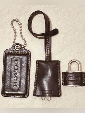 COACH Lock Clochette w/2 Keys & Matching 3” Hang Tag